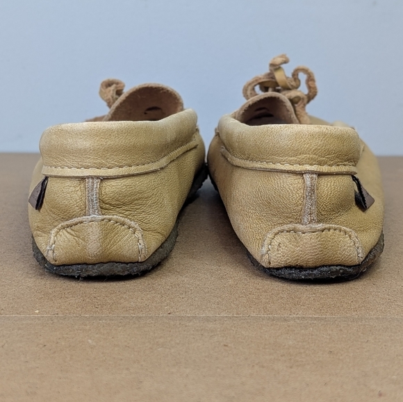 Laurentian Chief | Moose Hide Slippers, Natural Crepe Rubber Sole, Size 7 - Picture 4 of 14